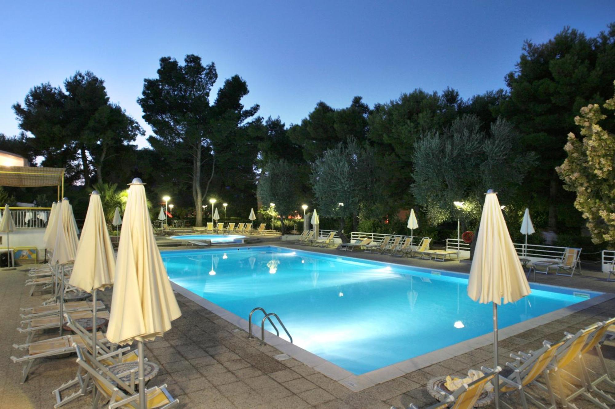 Villaggio Turistico Residence Delfino Βιέστε Εξωτερικό φωτογραφία